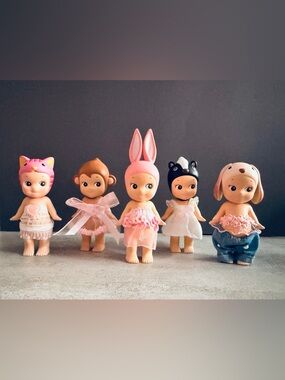 Hand-sewn custom outfits that fit Sonny Angel dolls. Clothes only…five outfits 🩷